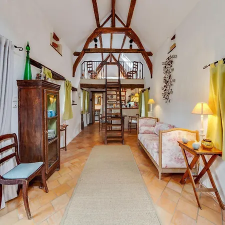 Charming Near Mayenne River, Cleaning Included Дом отдыха *