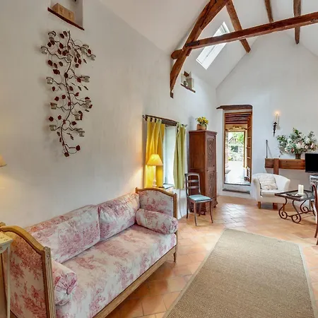 Дом отдыха Charming Near Mayenne River, Cleaning Included Saint-Laurent-des-Mortiers