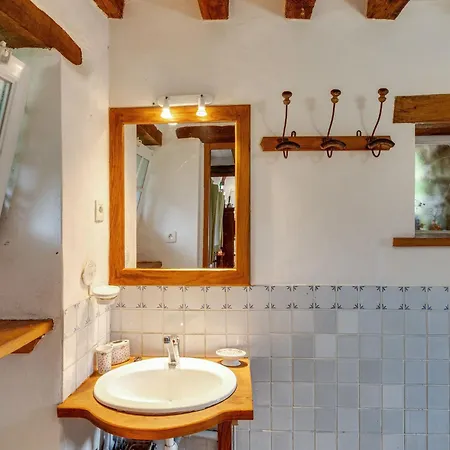Charming Near Mayenne River, Cleaning Included Дом отдыха