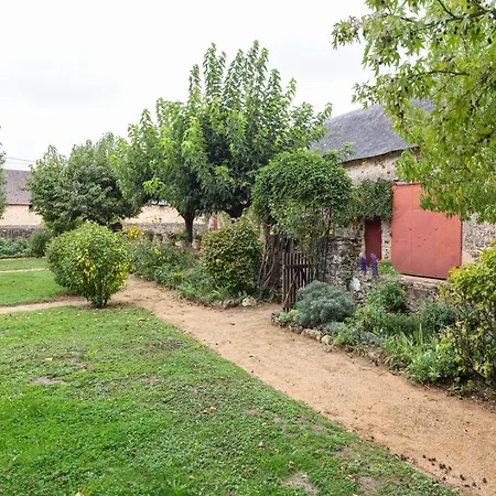 Дом отдыха Charming Near Mayenne River, Cleaning Included Saint-Laurent-des-Mortiers