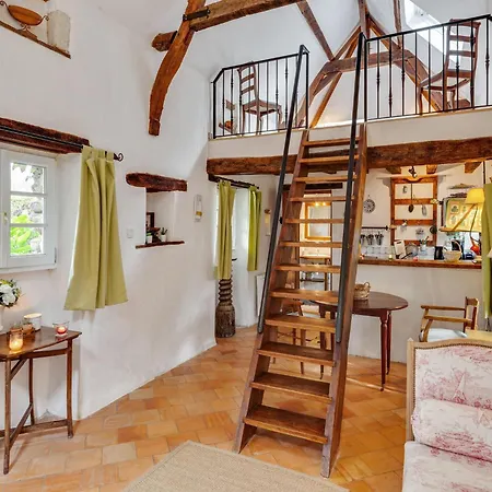 Charming Near Mayenne River, Cleaning Included Дом отдыха *