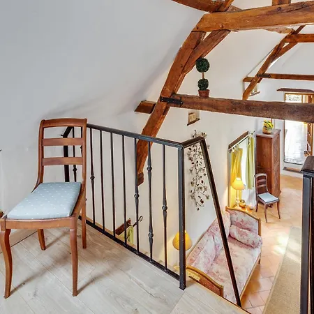 Дом отдыха Charming Near Mayenne River, Cleaning Included *
