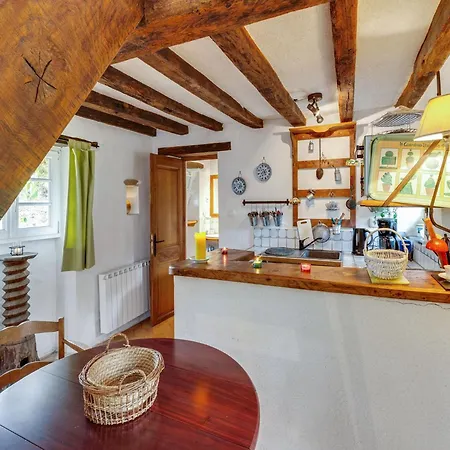 Charming Near Mayenne River, Cleaning Included *