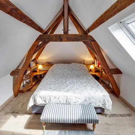 Дом отдыха Charming Near Mayenne River, Cleaning Included *