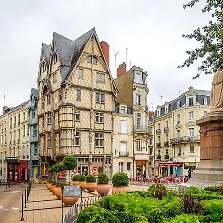 Charming Near Mayenne River, Cleaning Included * Saint-Laurent-des-Mortiers