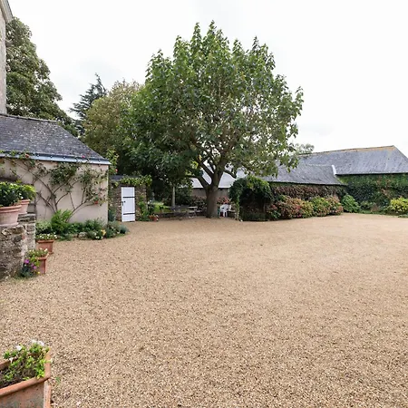 Charming Near Mayenne River, Cleaning Included Дом отдыха *