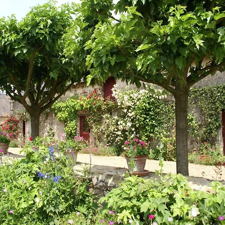Charming Near Mayenne River, Cleaning Included * Saint-Laurent-des-Mortiers