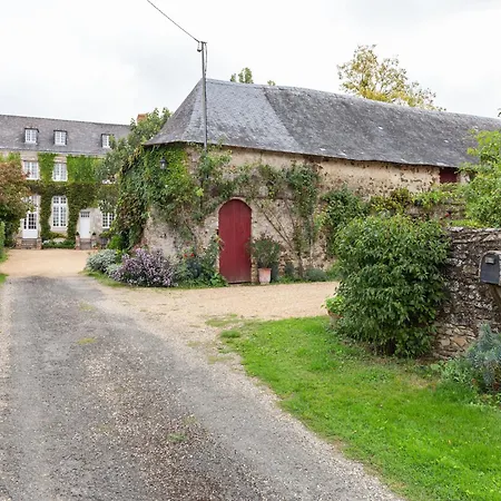 Charming Near Mayenne River, Cleaning Included Дом отдыха